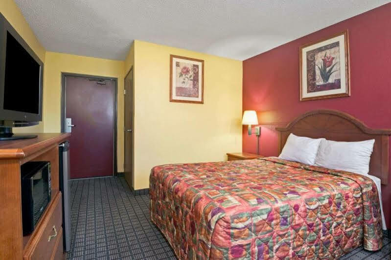 Travelodge By Wyndham טורינגטון מראה חיצוני תמונה