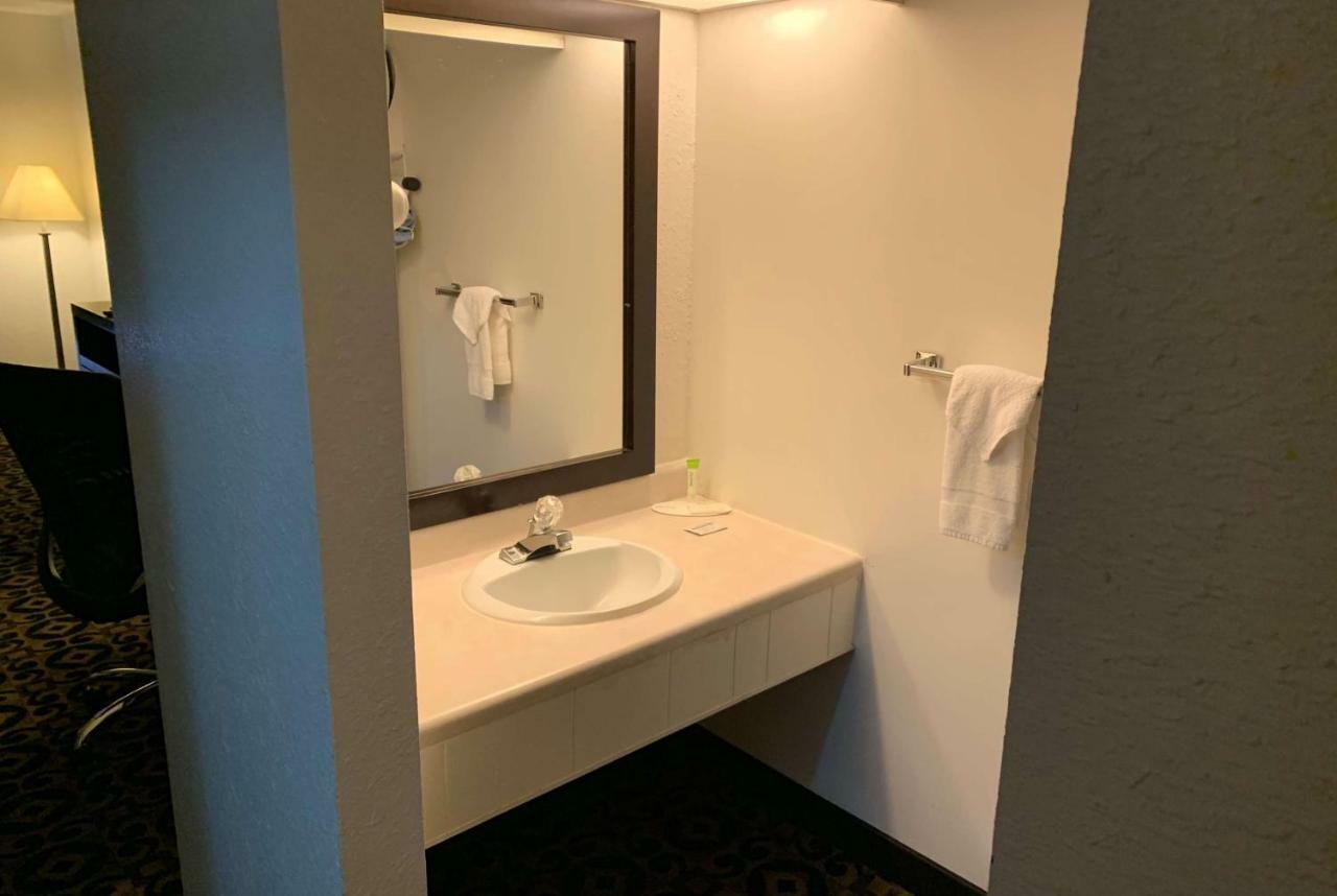 Travelodge By Wyndham טורינגטון מראה חיצוני תמונה